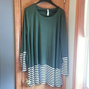 NWOT Zenana long sleeve top.